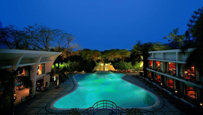 酒店夜景——酒店算是对德里这座城市最好的诠释吧，传统与现代在酒店交相融合，也向入住在这里的客人传达了德里的精神内核。
