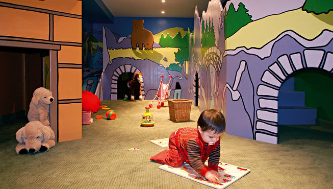 瑞欧亚普木屋温泉酒店的儿童乐园欢迎小宝贝的到来