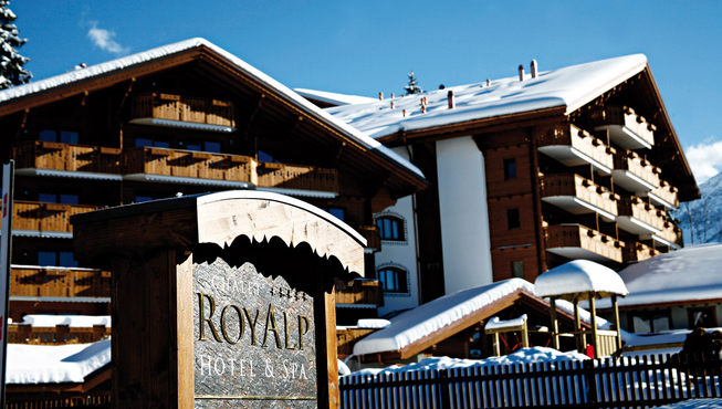 冬季的瑞欧亚普木屋温泉酒店又是别样的一番景色