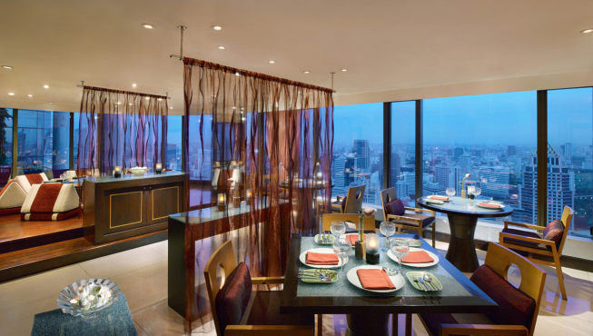 Saffron餐厅——这家招牌餐厅位于第 52 层，在此可以饱览曼谷风光，充满乐趣的用餐环境，美味的现代泰式佳肴，让您胃口大开。