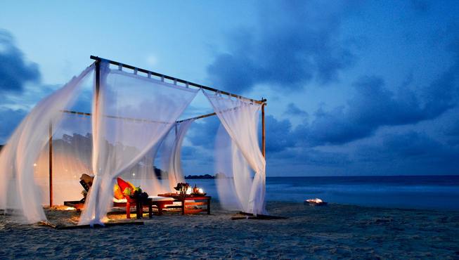 传奇夜宴——让人无以抗拒的美食佳肴，伴随着
印尼古老神话紫虹仙女传说。