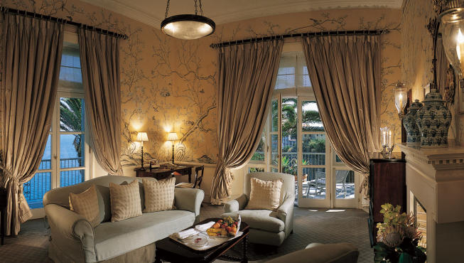 丘吉尔套房 Churchill Suite——温斯顿•丘吉尔 选择 Reid’s 作为撰写战争回忆录的下榻地，现在他居住的房间已经被命名为丘吉尔套房。