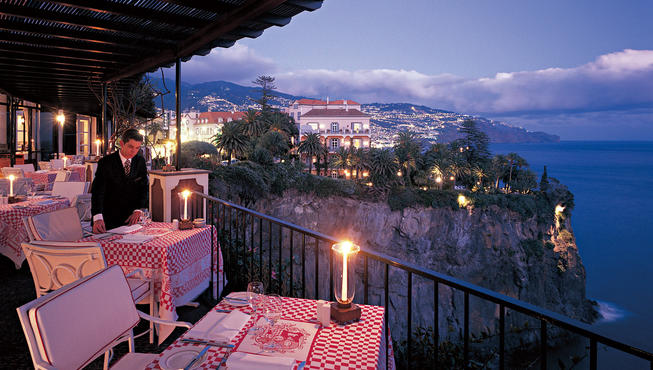 Villa Cipriani 餐厅——最适合在这里吃晚餐，黄昏之后在阳台上进餐无与伦比的浪漫。