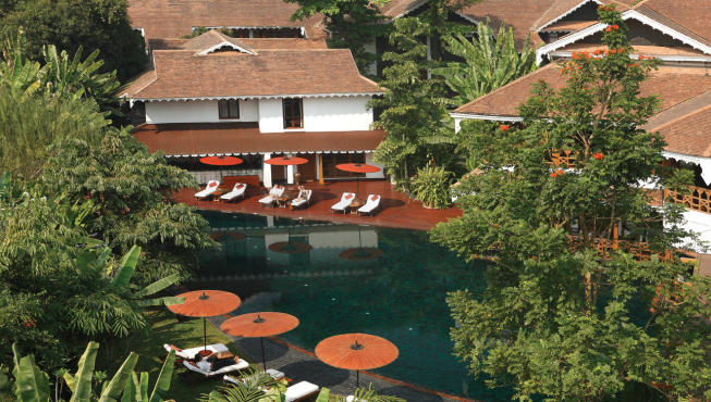 泳池——你可边享受宁静和煦的阳光，边品尝包括酒店独特的“Mindon Satay”在内的亚洲特色美食，除此之外还有其他各类美味的色拉、新鲜榨取的热带果汁以及酒店独创的“总督的微笑“鸡尾酒。