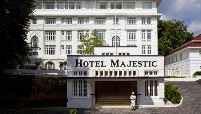 酒店作为二战之后马来西亚繁荣的象征，是举行各种豪华宴会，政府宴请以及著名的国际友人入住下榻的场所