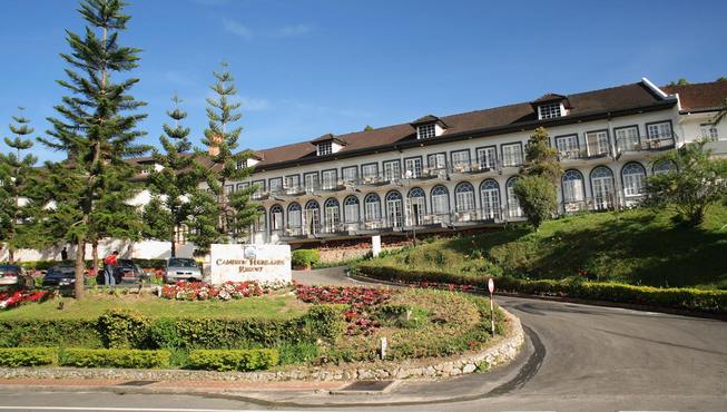 金马仑高原英式山庄位于彭亨的一个州，距离吉隆坡大约200 公里，位于马来西亚的霹雳州和彭亨州之间边缘地区的东面。