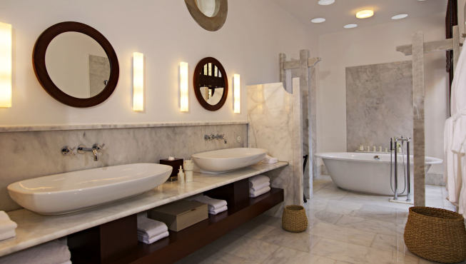 超大的开放式大理石浴室带给您无尽的奢华之感