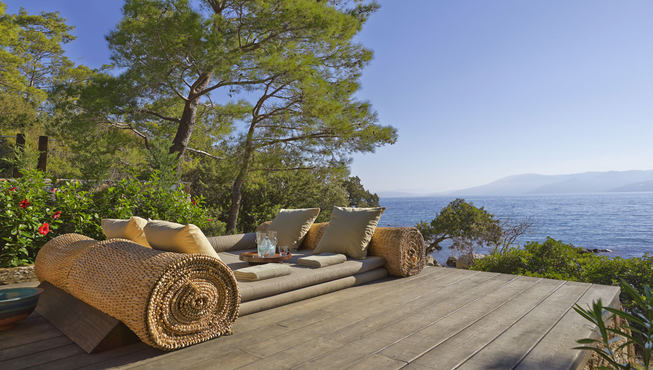 坐在这里享受爱琴海的浪漫清风，恋到不想离开......