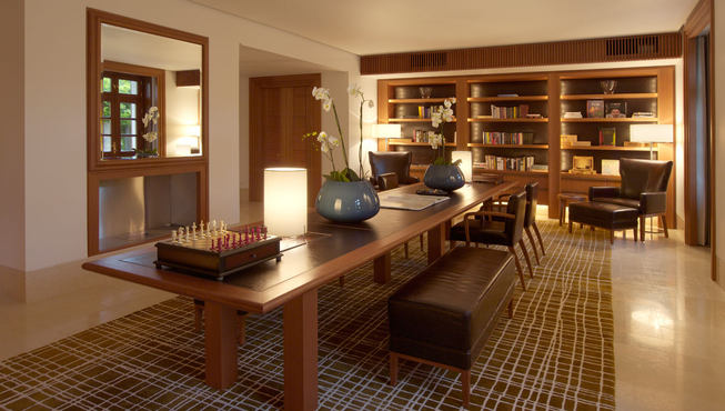 图书室内提供种类丰富的书籍，花一下午的时间在这里阅读也是不错的享受。