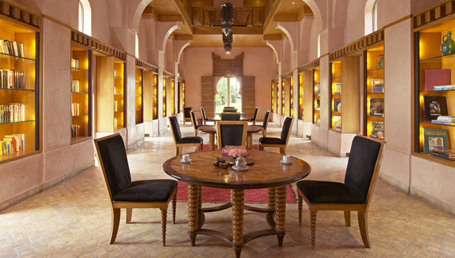 酒店图书长廊，一杯茶一本书，慢慢体味摩洛哥的悠久记忆