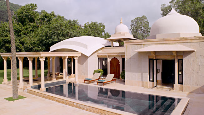 与其它旅游胜地相比，阿尔瓦尔安静许多，是那些想要逃离繁闹都市游客的理想度假地。