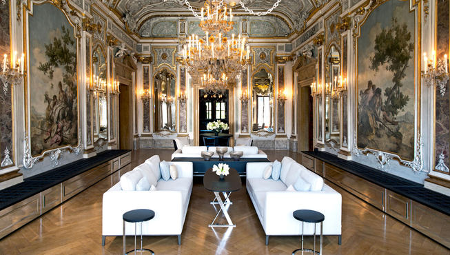 这片神奇而又浪漫的水上城市，将唤醒你所有的感官。每一个角落的转弯处都能看到不同的迷人景象，华丽的宫殿，雄伟的教堂以及气势磅礴的大运河。