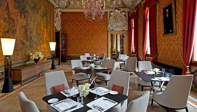 依靠着圣马可广场和圣马克大教堂，安缦威尼斯运河酒店或许是这座绝美之城中最具代表性的建筑。