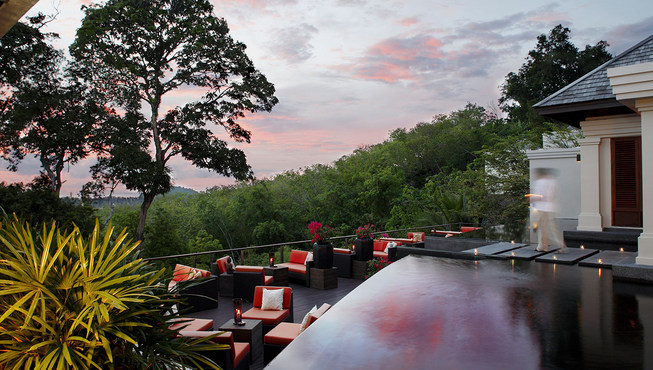 别墅的高墙和满是绿绿葱葱的植物能够很好的保护您的隐私。