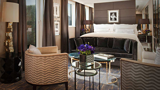 客房装饰有原创的定制艺术品