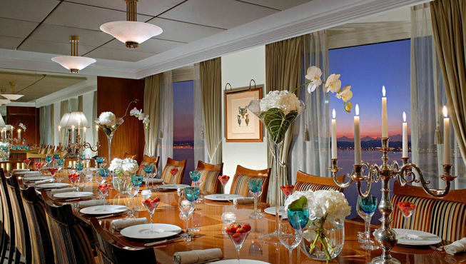 套房内的私人宴会厅，奢华气派