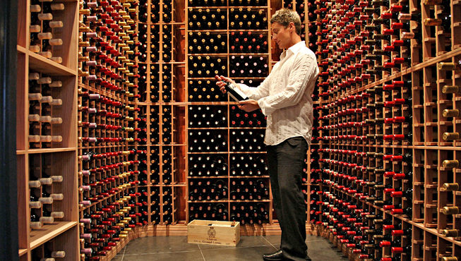 波多尔葡萄酒休息室是瑞斯酒店乃至皇后镇豪华公寓专门用来品味美酒美食