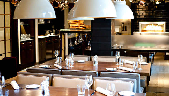 餐厅格调典雅闲适，地处伦敦市中心