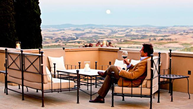 距离蒙塔奇诺（Montalcino）仅12公里的卡斯蒂奥树林酒庄是Brunello葡萄酒创始成员之一