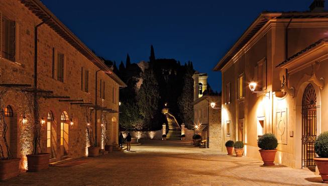 酒庄历经800年的历史变故，依然面貌如初