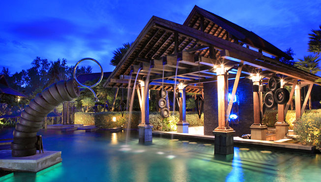 靛蓝色珍珠。碧绿色的海洋，融合在一个独特的设计里。