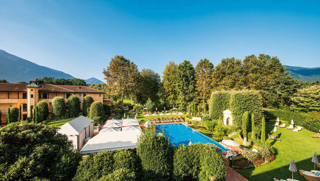 依偎在马焦雷湖畔，享有马焦雷湖和周围群山的美景