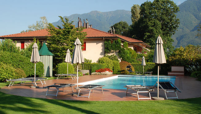 酒店迷人的建筑，与清新的自然环境完美的结合在一起