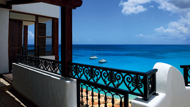 客房景观——依在露台边，加勒比海蓝色优雅的美丽尽收眼底