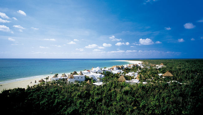 酒店外景——海洋深处生长的中美洲珊瑚礁是世界第二大暗礁，在这暗礁之侧，掩映在浓密丛林中的一片雪白的建筑，就是Maroma酒店了。