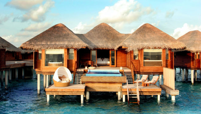 马尔代夫特有的水上屋，每一幢都是独立的别墅，也是您观赏印度洋美景和落日余晖的好地方。
