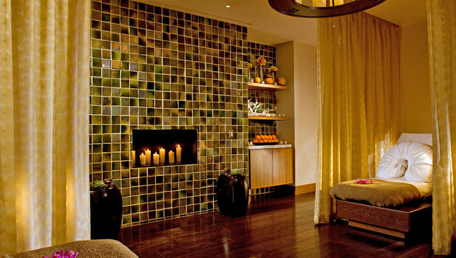 酒店选取经典的亚式水疗理疗服务，让您在假期能很好地放松调节身心。