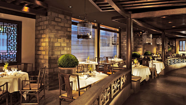 起凤台的室内装潢以优雅的苏州庭院为概念