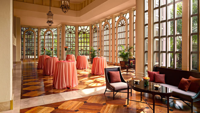 30余年来，马尼拉半岛酒店树立了奢华尊贵和端庄典雅的标准