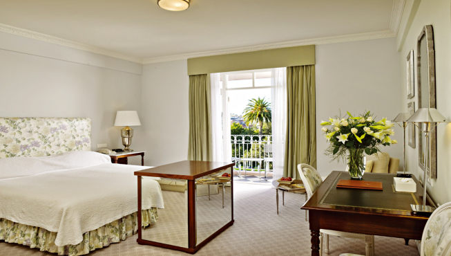 酒店客房——整洁干净，窗外景色卓绝。