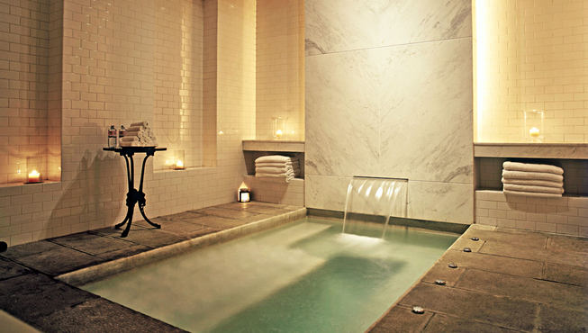 客人在水疗中心将有机会体验到犹如仪式般的按摩治疗