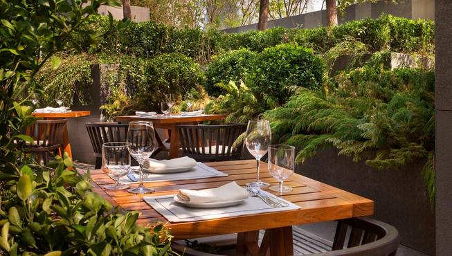 露台餐厅，清新自然的氛围