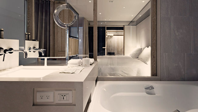 置身这充份丈量旅 人需求的空间，城市的陌生全然化为温润宜人的旅居氛围。