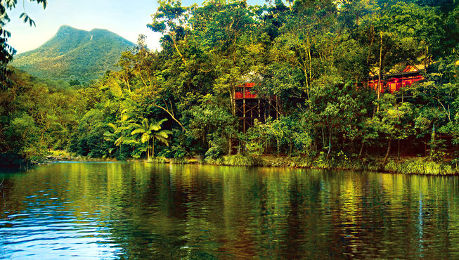 美丽斯曼河环绕在酒店四周——山水簇拥之下的生态享受