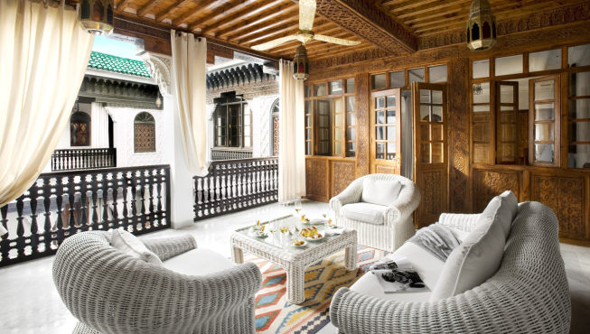 美轮美奂的酒店大量地采用了穿透式的房间设计，形成流畅的空间感