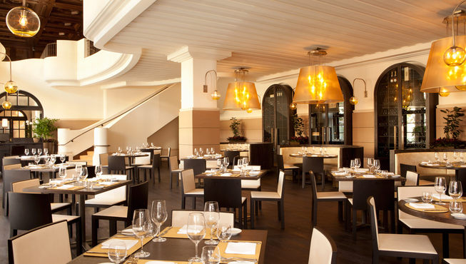 Scarpetta 的用餐环境会让你感觉身处地中海某地的餐厅