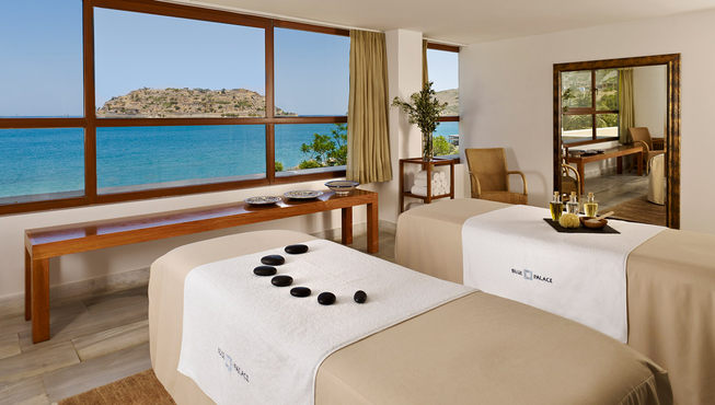 如果你舍得把自己从这美若仙境的景致中拉走，不妨到屡获殊荣的伊罗达水疗和海洋疗法中心，体验世界顶级的海洋疗法护理。