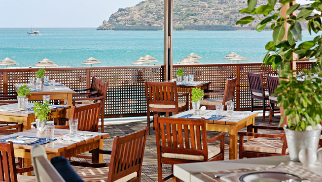 五间餐厅包罗各国美食，带给你一场饕餮盛宴。