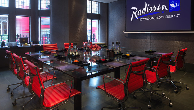 最新的展示技术和专业人士为您的风采保驾护航。