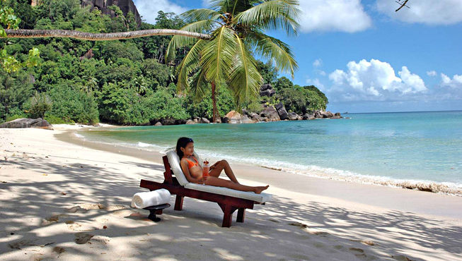 蓝天白云，碧水白沙，幽静惬意的享受