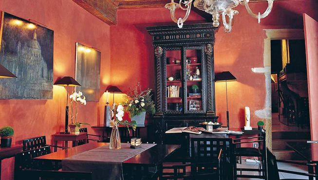 独特的室内装饰和设计会让你觉得自己住进了一间有意思的古堡。