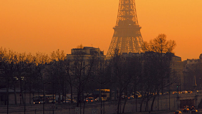 距离埃菲尔铁塔仅咫尺之遥，步行可达多处巴黎知名景点