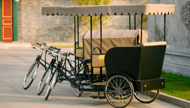 极富老北京特色的三轮车就在酒店门口等候迎接你的到来