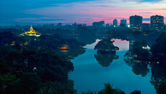 远眺美丽的皇家湖，一切美景近在眼前。