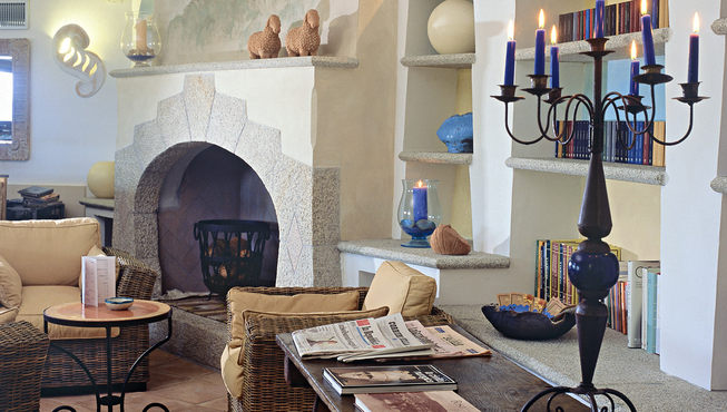 酒店内有一个舒适的阅读区，不大的空间内放着地中海式家具，并有许多书籍供你阅读。