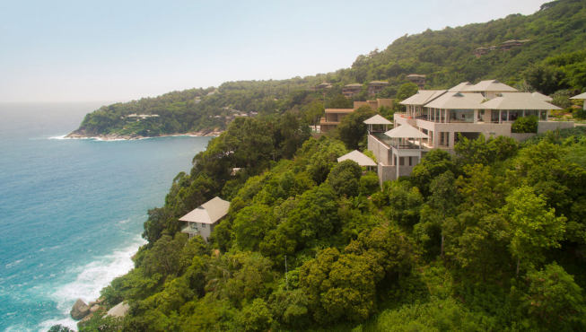 正如其外形一般，班巴塔丽别墅的名字意指“海上悬崖之家”。